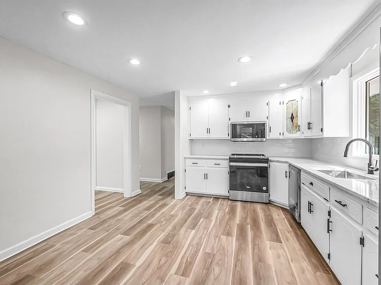 557 Maple Rd #1 — Photo 13
