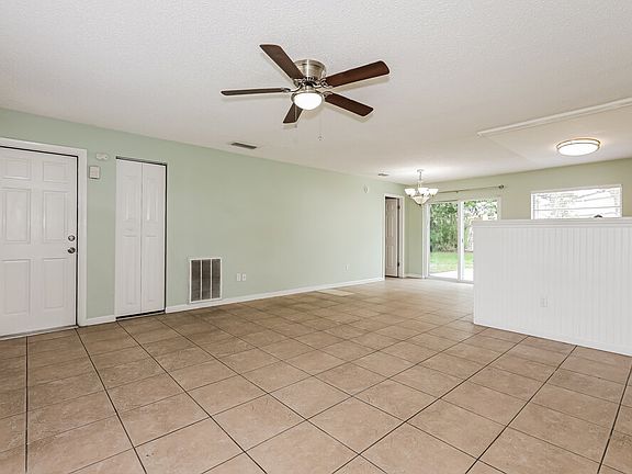 4th image of 1070 Bridlewood Way