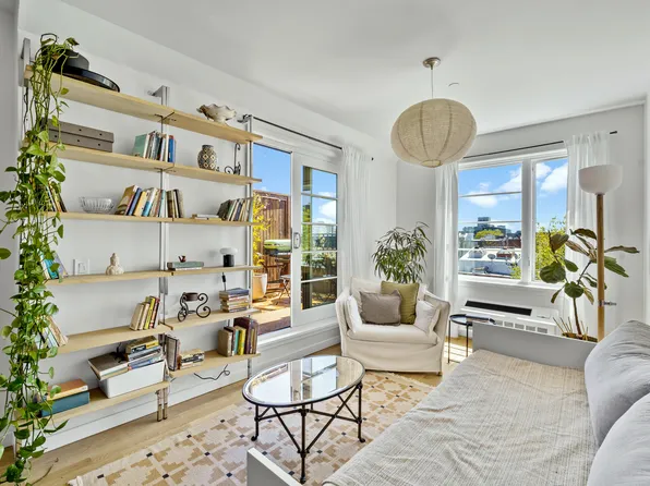 195 Hawthorne Street image 1 of 8