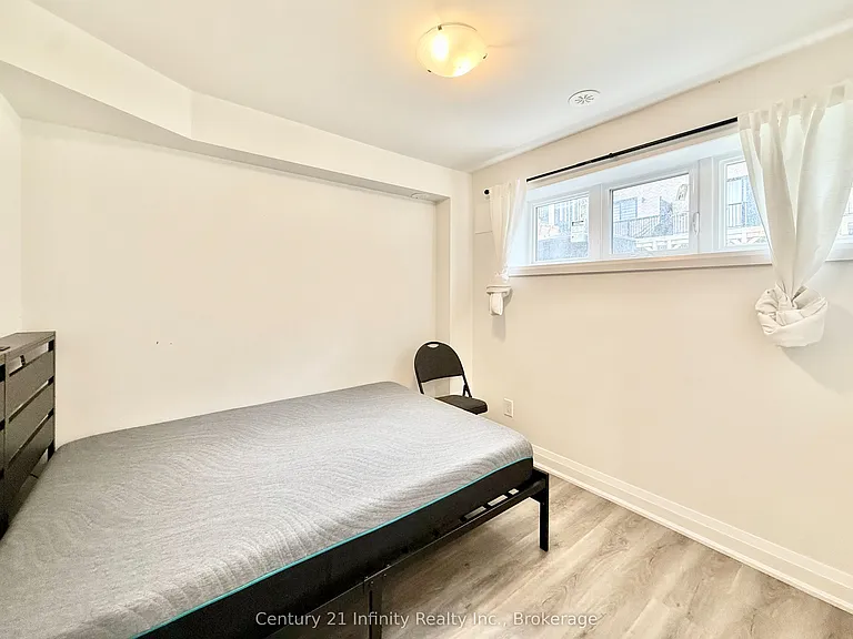 36 Elkington Cres #2 — Photo 8