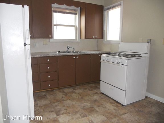 2nd image of 921 Oakhill St SE