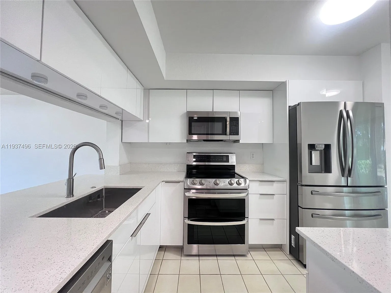 2 bed, 1340 sqft, $2,700 — Photo 3