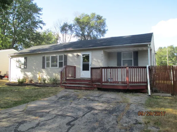 8818 W Sunset Dr, Wonder Lake, IL 60097