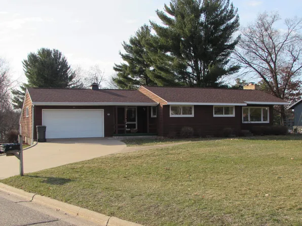 142 Shadow Lake Dr, Waupaca, WI 54981