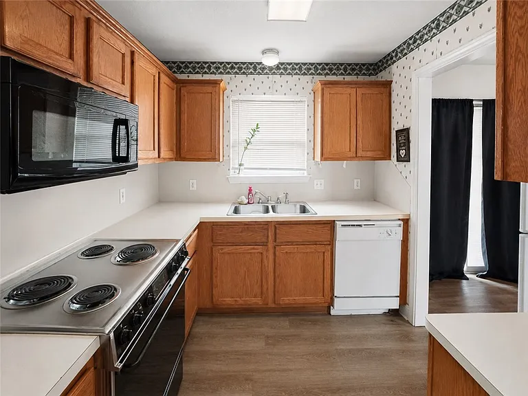 816 Azalea Ct — Photo 5