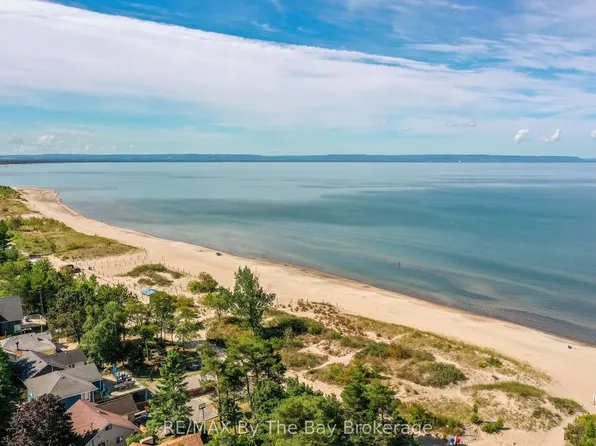 762 Eastdale Dr, Wasaga Beach, ON L9Z 2R2