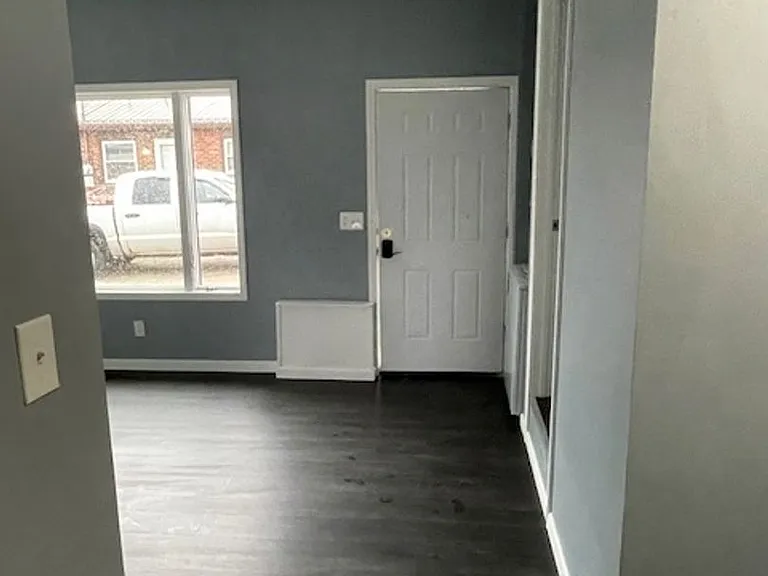 503 E College St — Photo 7