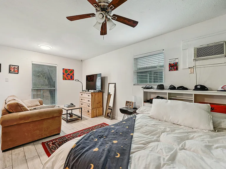 1103 Kenwood Ave #A — Photo 9