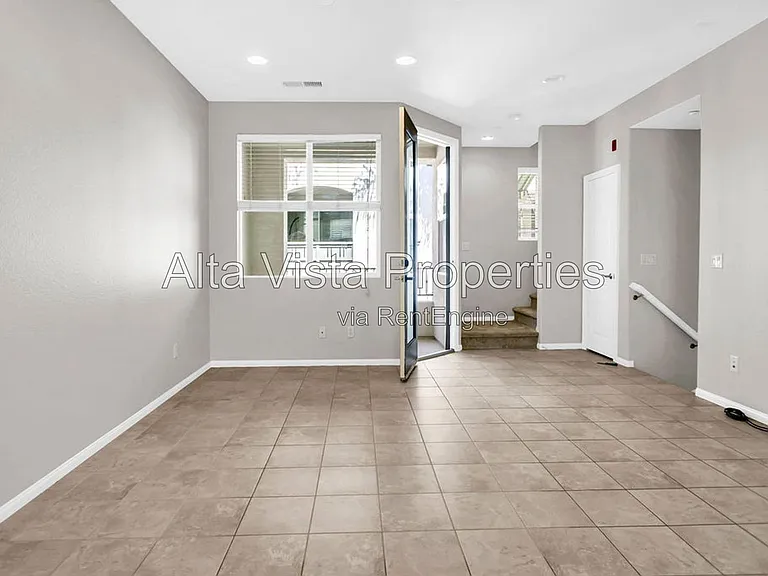 2346 Sentinel Ln — Photo 10