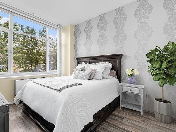 5th image of 635 W 42nd St APT 3C