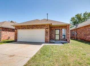 1208 Blue Ridge Ln, Moore, OK 73160