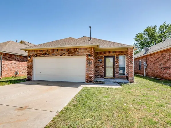 1208 Blue Ridge Ln, Moore, OK 73160