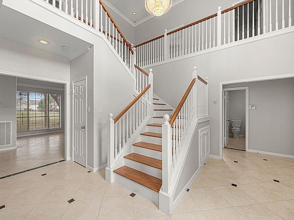 4th image of 7915 Capri Cir