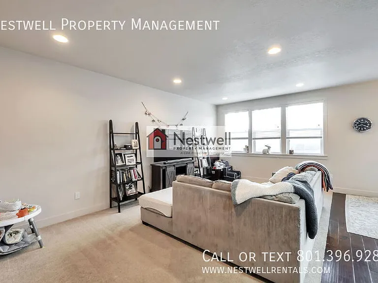4159 N Fremont Dr — Photo 12