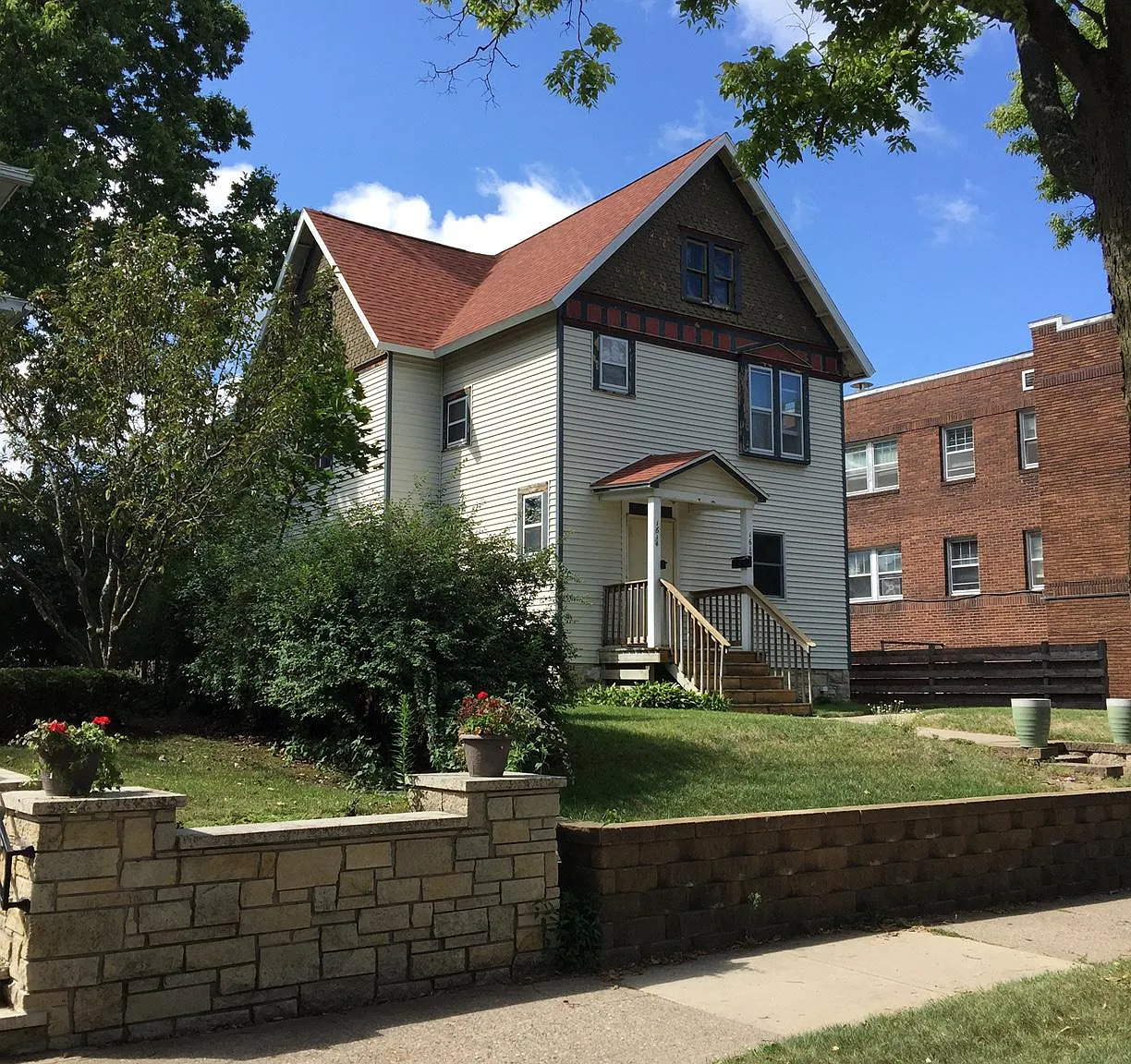 3 bed, $1,185 — Photo 1