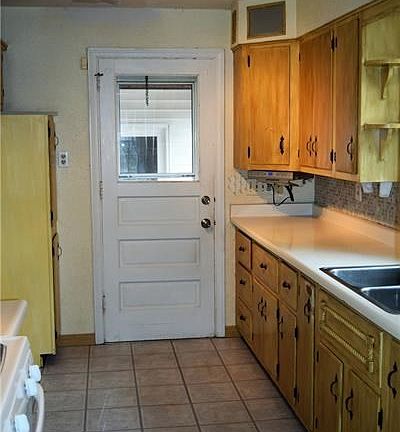 Plenty of natural sunlight for for cooking your meals.
