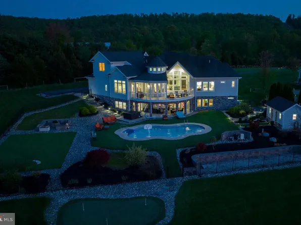 297 Thorley Rd, New Cumberland, PA 17070