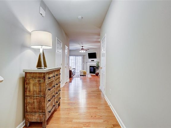 3rd image of 3331 Thornbridge Dr
