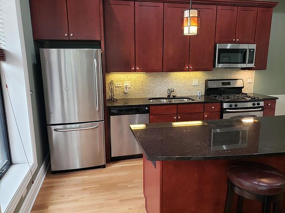 4th image of 207 W Saint Paul Ave APT 2E