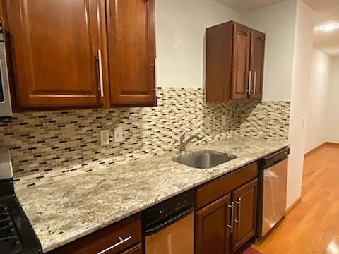 2121 Carpenter St #1 — Photo 3