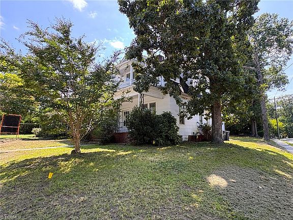 3rd image of 202 Isabel St
