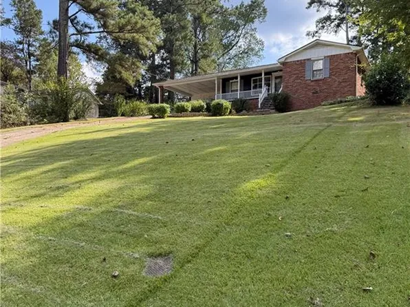 5578 Four Winds Dr SW, Lilburn, GA 30047