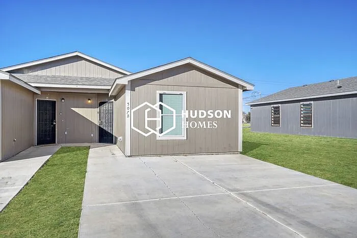 3 bed, 2.0 bath, 980 sqft, $1,035 — Photo 1