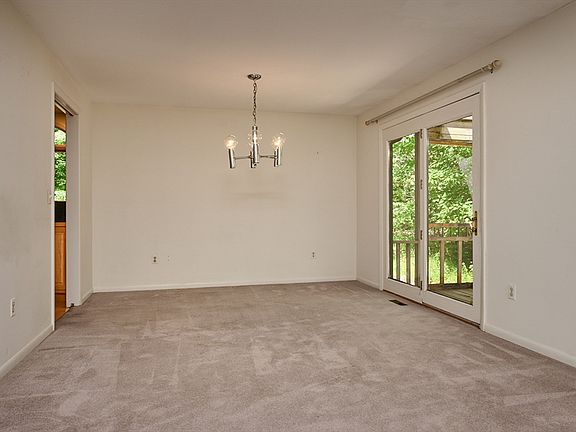 5th image of 15 Red Fox Ln