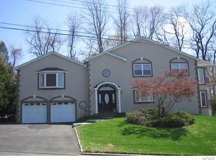 14 Balmoral Crs, White Plains, NY 10607