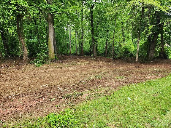 3rd image of 301 Seven Springs Loop