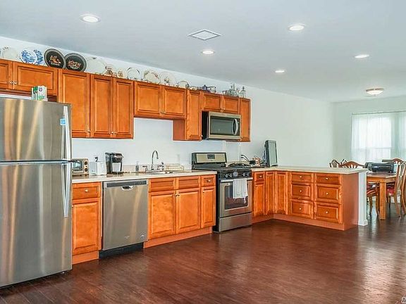 5th image of 35 Stillwater Ave