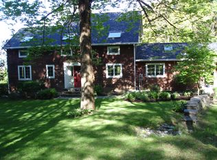 870 Mason Hill Rd N, Pownal, VT 05261