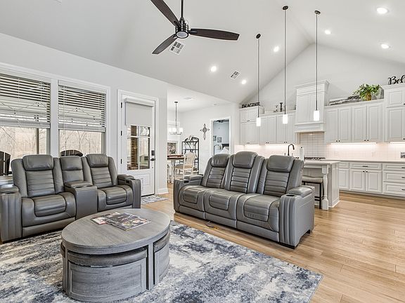 3rd image of 614 Bella Vista Loop