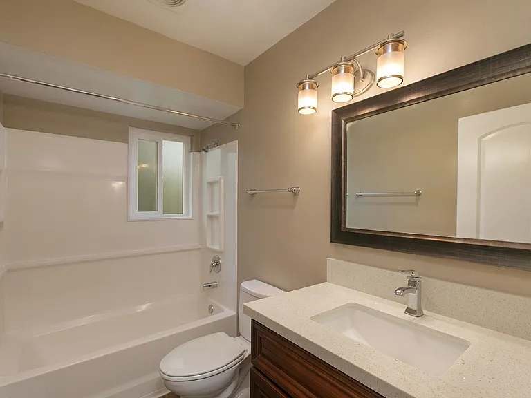 689 Tyrone St — Photo 15