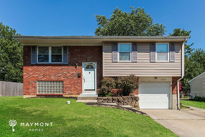 1st image of 939 Harrogate Ct