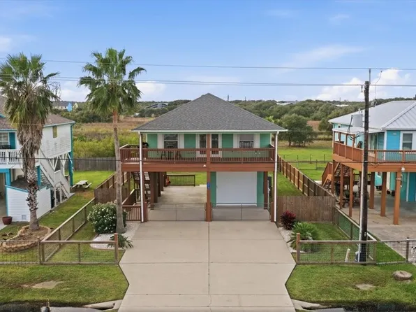 1619 S Church St, Rockport, TX 78382