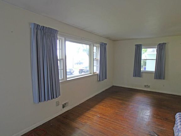 5th image of 2627 Nichols St