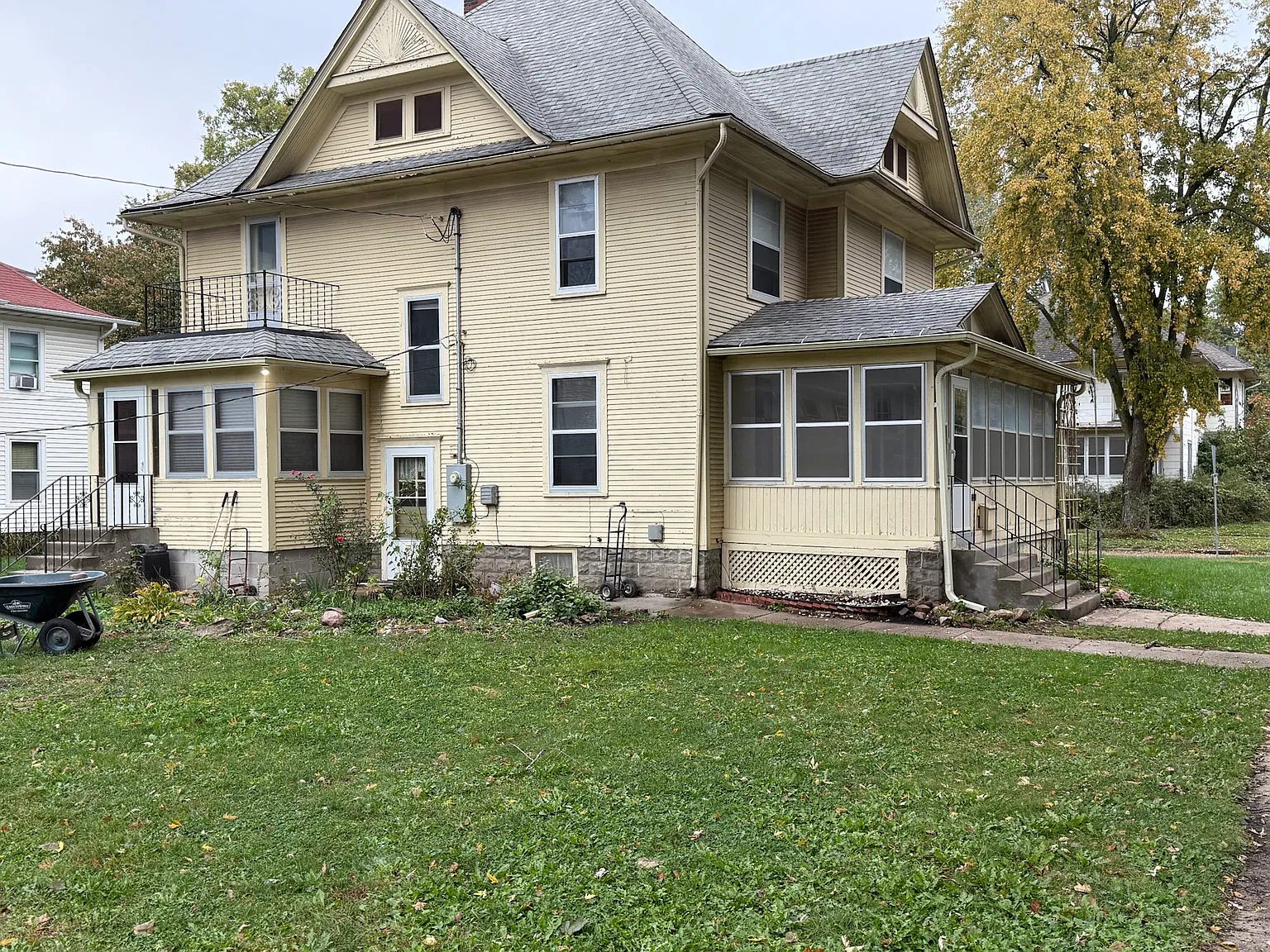 4 bed, 1928 sqft, $1,100 — Photo 2