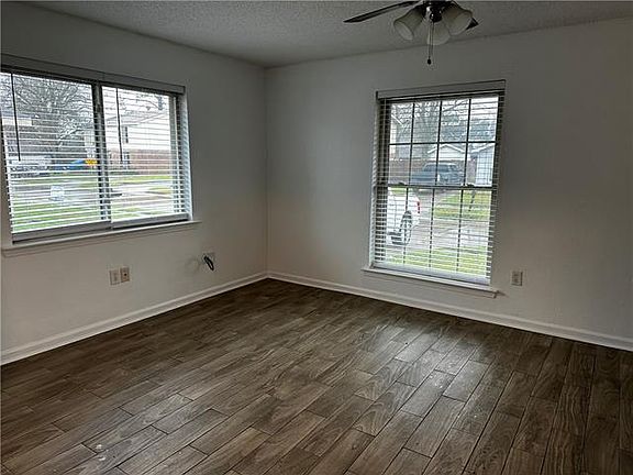 3rd image of 312 Meadows Dr