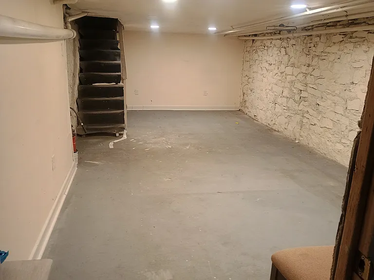 457 N 2nd St #1 — Photo 7