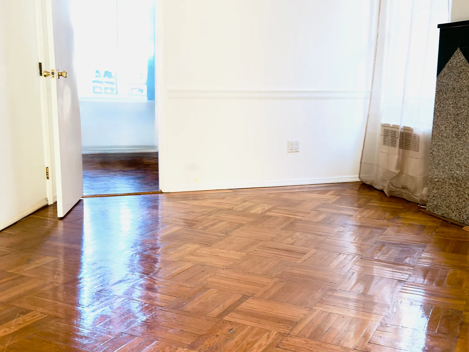 2 bed, 850 sqft, $2,700 — Photo 2