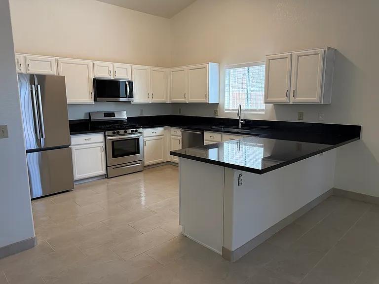 2534 S Perillo Dr — Photo 26
