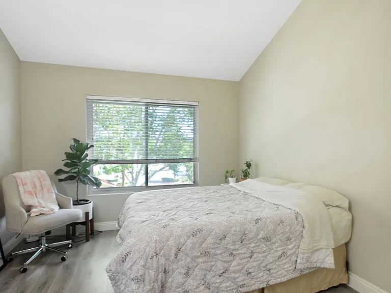 902 Creekside Dr — Photo 14