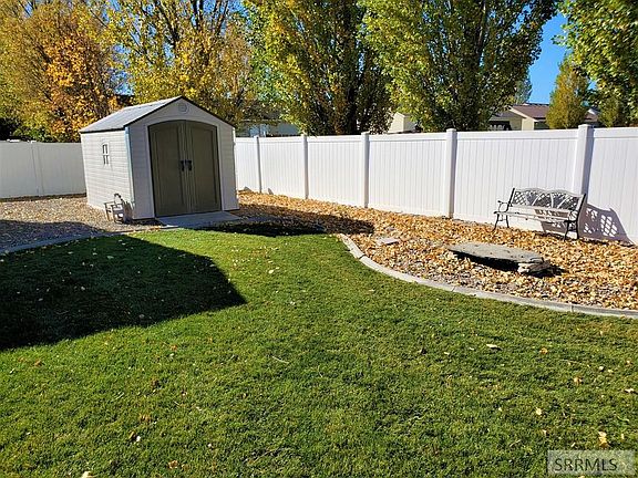 3rd image of 485 N Teeples Dr