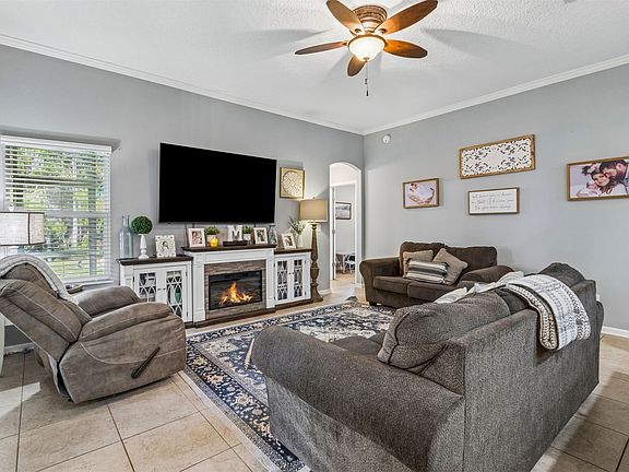 3rd image of 97536 Bluff View Cir