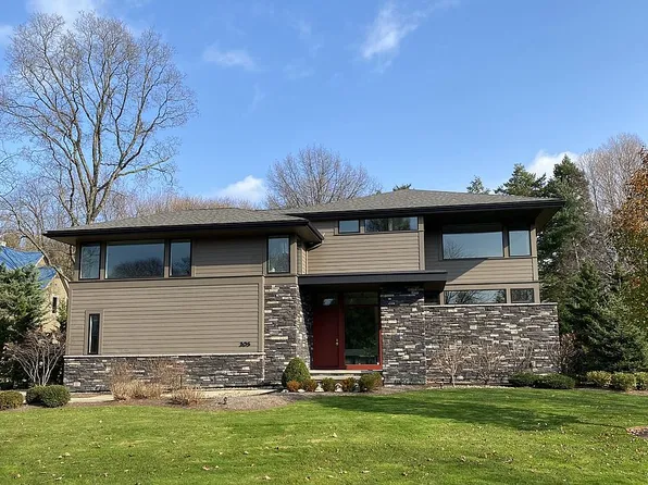 205 Lakehurst Dr, Bratenahl, OH 44108