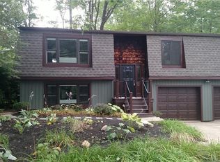 557 Schocalog Rd, Akron, OH 44320