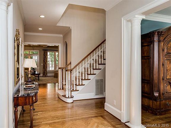 3rd image of 4727 Cambridge Crescent Dr