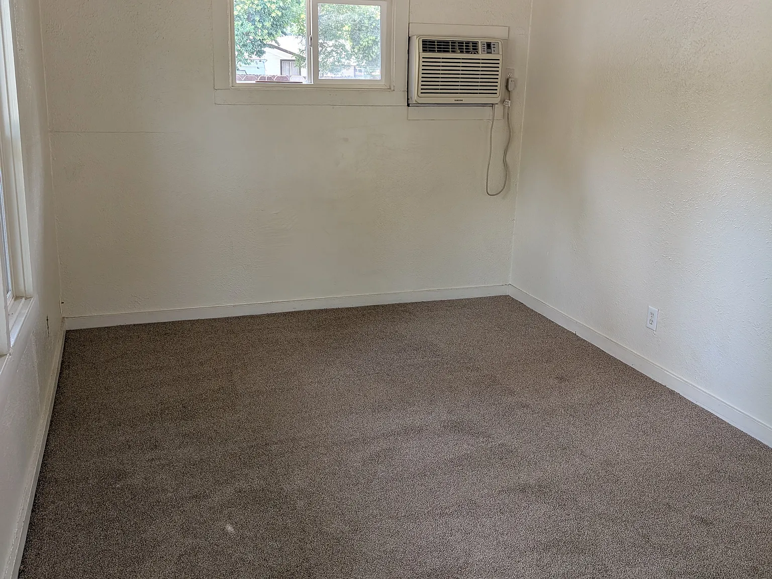 3 bed, 840 sqft, $1,400 — Photo 4