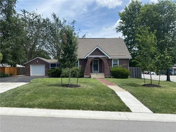 5833 Monrovia St, Shawnee, KS 66216